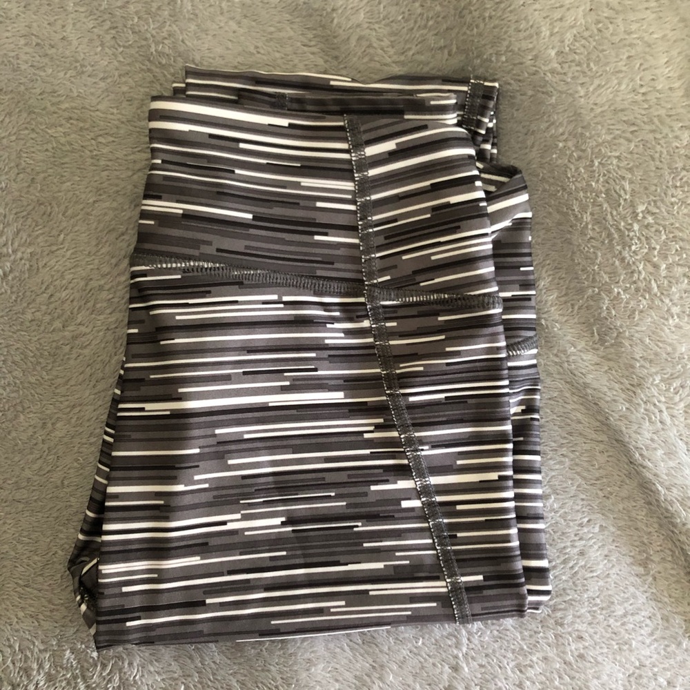 Gray and white pattern under armour leggings